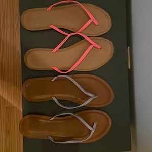 Womens size 10 old navy flip flops.